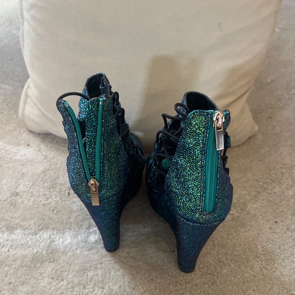 Green  with black strap wedge All Sales are Final - Picture 4 of 5